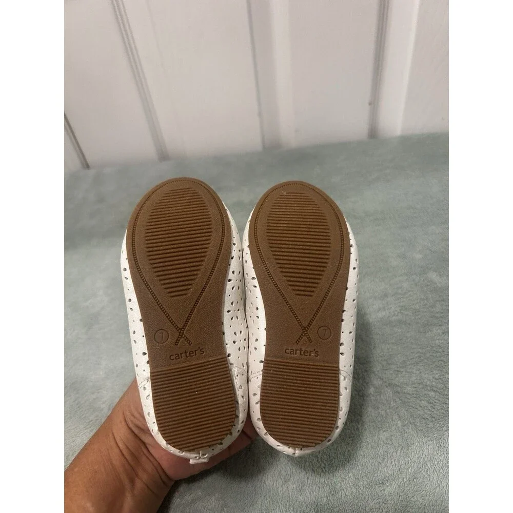 Carter’s Toddler Girls White Perforated Mary Jane Flats Size 7M